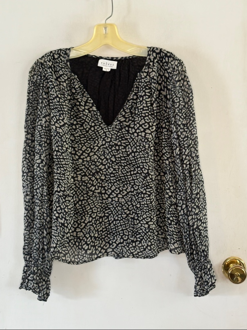 Velvet by Graham & Spencer black grey floral long sleeve blouse Size Medium